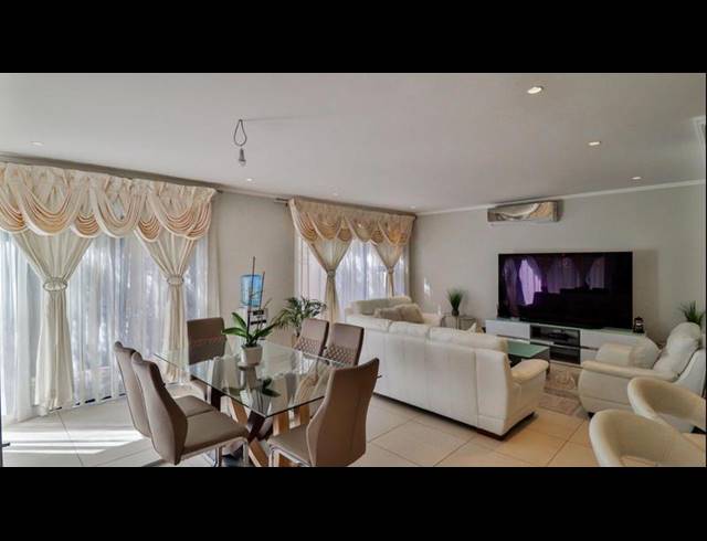 4 BEDROOM CLUSTER FOR SALE IN BRYANSTON
